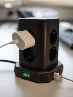 Brennenstuhl Socket Tower 8-vägs grenuttag med 4 USB