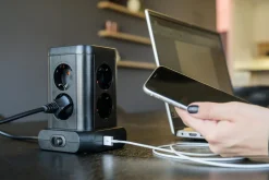 Brennenstuhl Socket Tower 8-vägs grenuttag med 4 USB