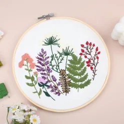 DIY-kit broderi Skogsblommor, nybörjare, från 12 år