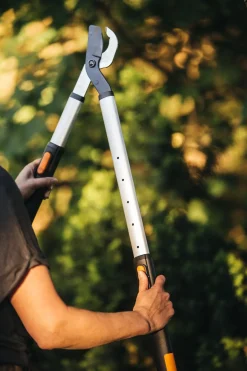 Fiskars Smartfit grensax med teleskopskaft L86