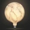 Globlampa LED E27 marmor, varmvit
