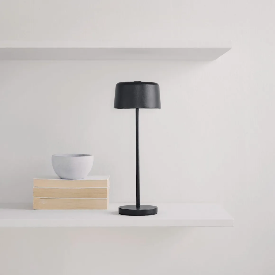 Laddbar bordslampa utomhus och inomhus, IP44, 33 cm
