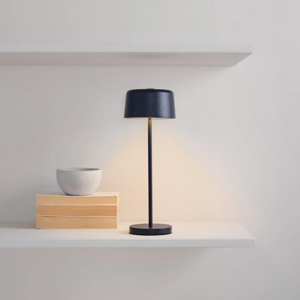 Laddbar bordslampa utomhus och inomhus, IP44, 33 cm