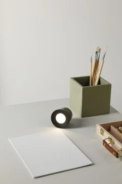 Laddningsbar vägglampa med klämma och magnetfäste