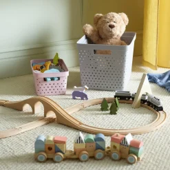 Lekset safaridjur i trä med hylla, från 3 år