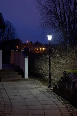 Lyktstolpe trädgård solcell rörelsevakt Northlight