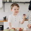 Micki kakfat med bakelser i trä, från 3 år
