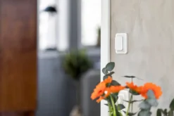 Nexa MWTT-1 väggsändare med Eljo Trend täckram