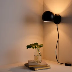 Northlight Isak svart vägglampa, inomhus