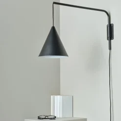 Northlight Vide, vägglampa med arm, svart