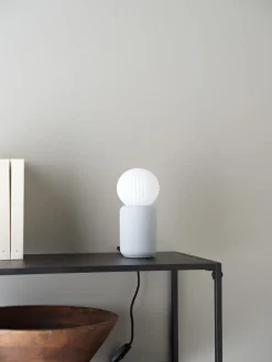 Opalfärgad globlampa E27 dimbar LED