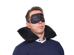 Reseset med kudde, mask och öronproppar