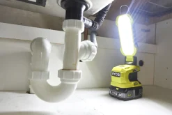 Ryobi arbetsbelysning 900 lm R18ALP-0 One+, batteridriven
