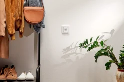 Schneider Wiser Exxact rörelsevakt med dimmer