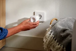Schneider Wiser Zigbee smart plug 16 A