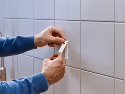 Självhäftande spikar Tesa, vita
