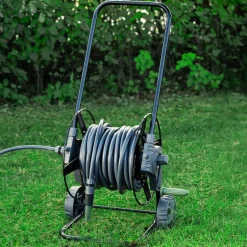 Slangvagn med 20 meter slang, kopplingar och sprutpistol