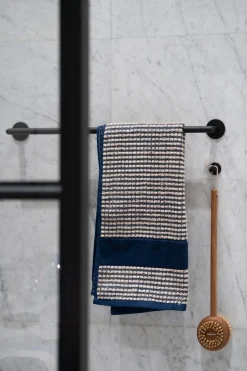 Smedbo DOT självhäftande handdukshängare vägg 62 cm