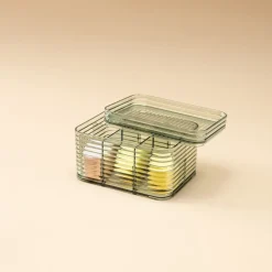 Stapelbar förvaringslåda med lock och fack, transparent grön